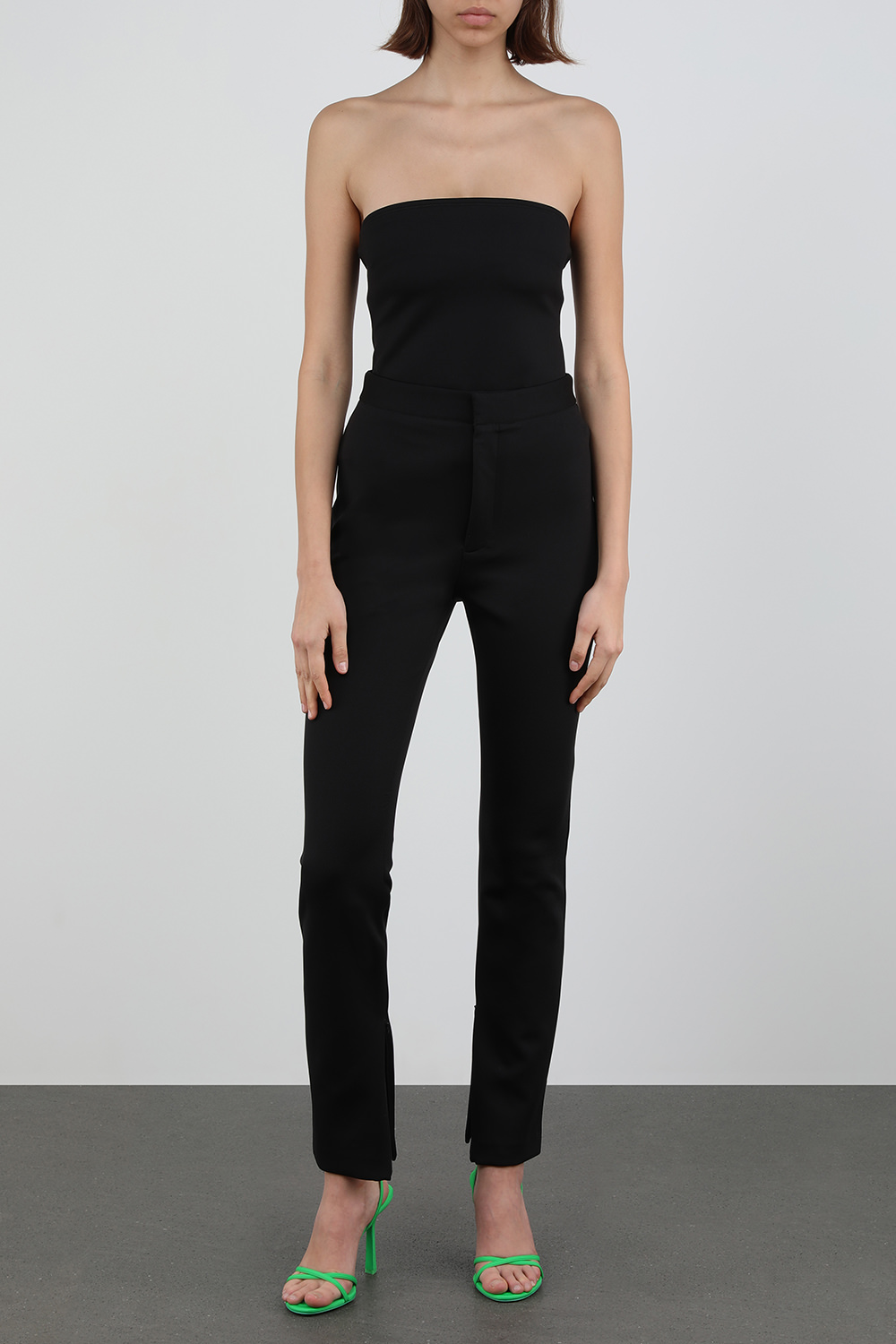 חולצת סטרפלס שחורה